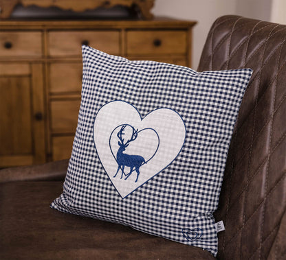Zirbenkissen Bestickt mit Hirsch und Herz blau karriert Größe 40x40 cm befüllt mit Zirbenflocken aus Zirbenholz