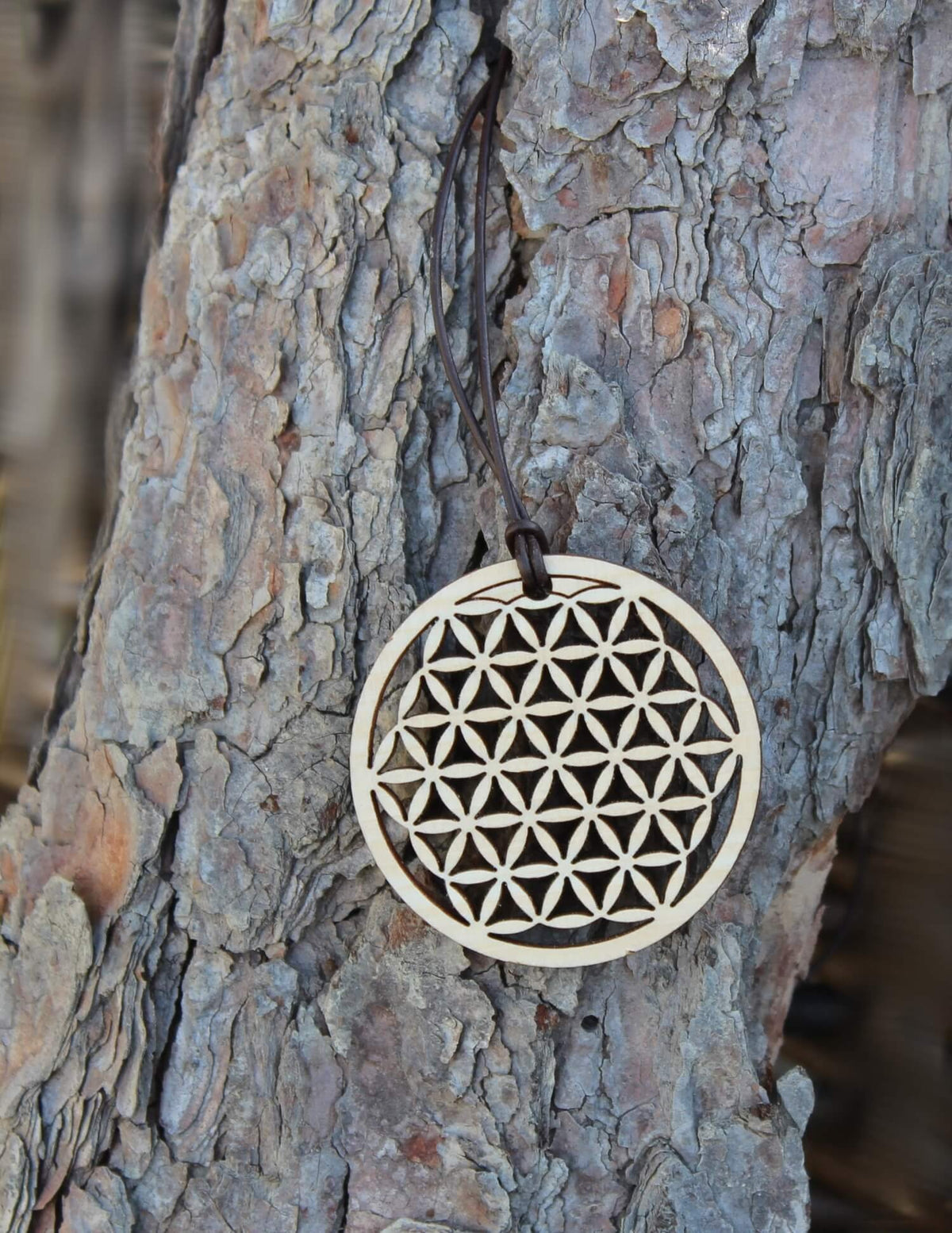 Blume des Lebens, Flower of Life Kette-Anhänger 40mm aus Zirbenholz Lebensblume Holz