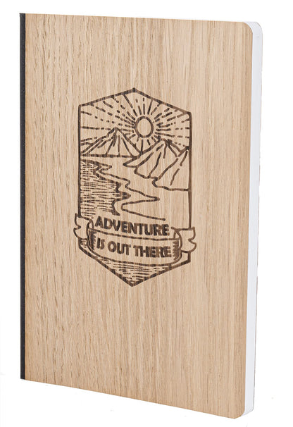 Notizbuch mit Holz Cover in A5 - ADVENTURE IS OUT THERE - Echtholz Notebook zum Reinschreiben Holzeinband 192 blanko Seiten 90g