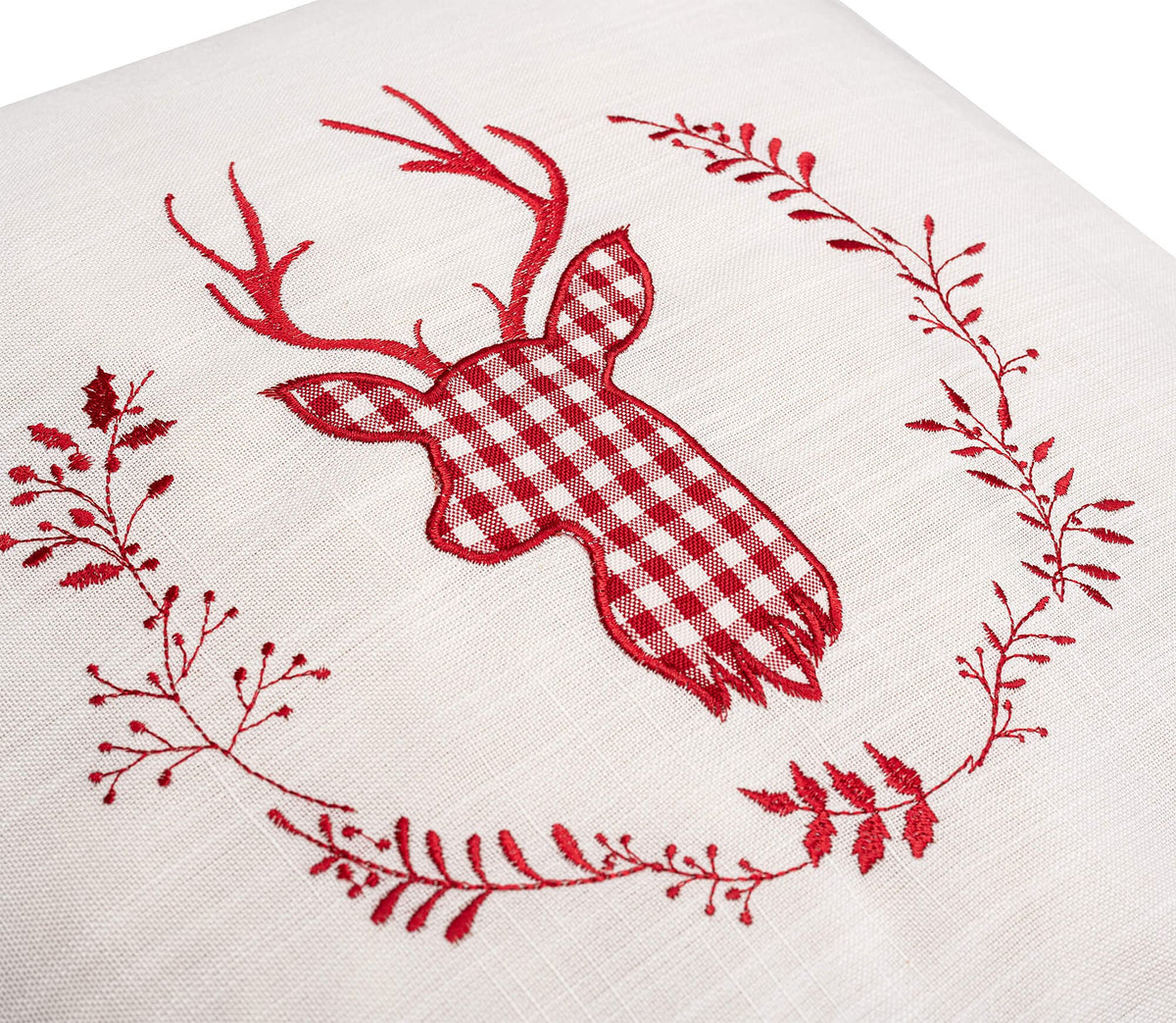 Zirbenkissen beige Bestickt mit Hirsch Größe 40x40 cm befüllt mit Zirbenflocken aus Zirbenholz