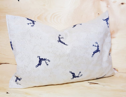 Zirbenkissen Hirsch blau befüllt mit Zirbenspänen aus Zirbenholz 30x20 cm